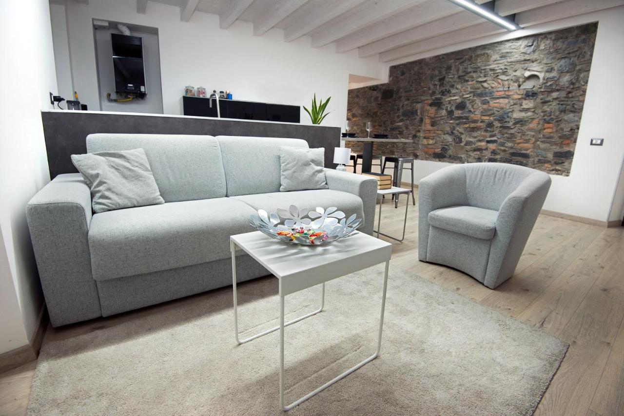 Larius Apartament *